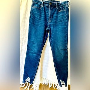 American Eagle High-Rise Distressed Jegging